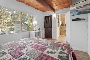 Redwood Elegance - Fantastic remodeled contemporary mountain home with floor to ceiling windows! - Image 4