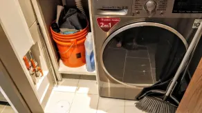 1BR apt high speed WiFi , minimalist chic decor, with all the amenities - Image 3