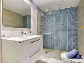 Beautiful apartment for 4 guests with A/C, WIFI, TV and terrace - Image 2