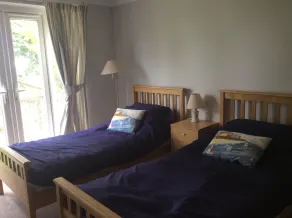 Bungalow med 3 soveværelser med stor sikker have tæt på sandstrande - Image 5