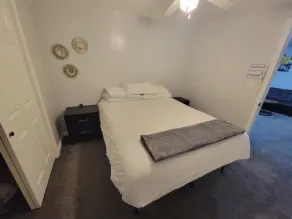 Private 1 bedroom apt in a quiet neighborhood, close to all! - Image 5