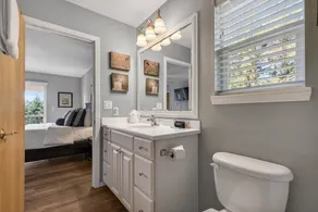 Cozy Lake Retreat with Stunning Views! 2 separate Living areas, Pet Friendly. - Image 4