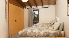 Absolute lakefront, stunning position right in Jindabyne - Image 4