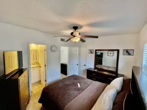 Cozy Modest Home near (Universal Studios & iDrive) - Image 4