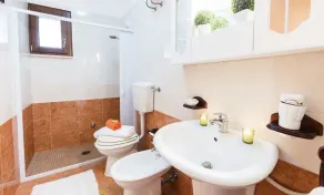 Swan villa with private pool, absolute privacy - Image 3