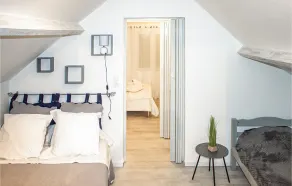 3 bedroom gorgeous home in Saint-Sauveur-Lalande - Image 5