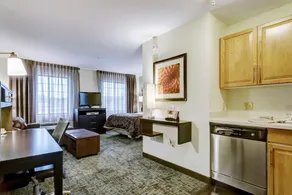 Great for Business Travelers! Pool + Gym - Image 5