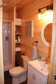 The Wildflower - Private cabin in wooded setting - Image 4