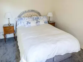 OLD HALL COTTAGE, family friendly, with hot tub in Settle - Image 4