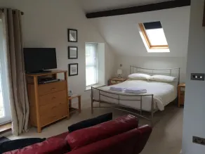 Penthouse Studio @ Southover Beach, opposite Beach - Image 5