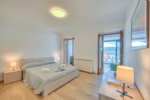 Red House: Beachfront Terrace & Private Beach - Happy Rentals - Image 4