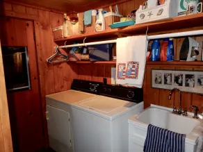 Paradise vid punkten! Vackert uppdaterad, spektakulär utsikt, steg till sjön - Image 3
