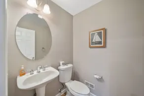 Stunning Townhome Short Walk to Beach and Bay with Pool - Image 4