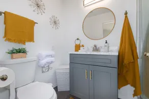 Your Home Away! Offering free heated pool ! Close to almost everything! - Image 5