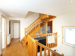 Grande casa dell'architetto di 200 m2 su terreno boscoso. - Image 2
