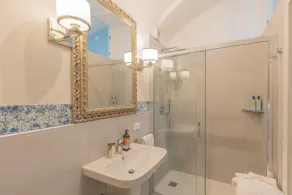 Corte Realdi Piazza Erbe Verona - Image 5