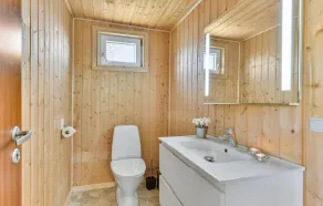 Fantastiskt hem med 5 sovrum i Tarm - Image 4