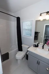 Pet Friendly Modern Zen Studio Retreat with Hot Tub - Image 4