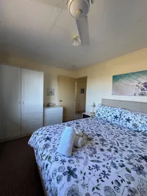 Walk to the beach-3BR House-Aircon-Pool table-WiFi-Pet friendly-EV Charger - Image 4