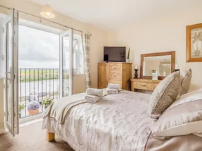 3 bedroom accommodation in Reedham - Image 5