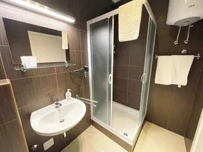 Holiday apartment with air conditioning and outdoor pool - Image 2