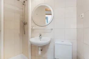 Sonnige & große Terrasse in gemütlicher Wohnung große Internetverbindung kostenlos - Image 4