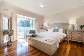 Hideout in Rye - Luxury resort style holiday home with Pool/Spa & Tennis Court - Image 5