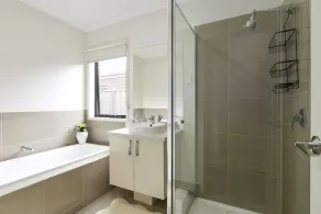 Comfort and Space in Laras Family Friendly Home - Image 5