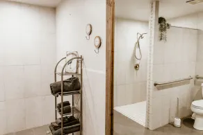 Lake Front Rustic Suite Rental - Image 3