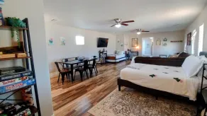 1100sqft Tranquillo Cottage w / Pool Fire Pit Horseshoes Mountain Views - Image 5