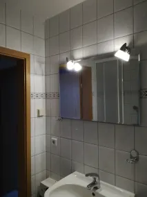 novo apartamento aconchegante centralmente e tranquilamente localizado; Feira em cerca de 25 minutos alcançáveis - Image 2
