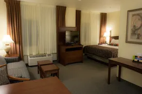 Great Value! Cozy King Suite | Complimentary Breakfast + Shared Outdoor Pool - Image 4