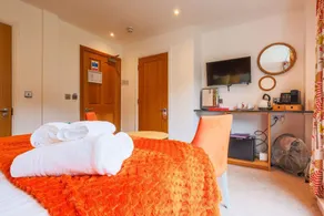Courtyard Double Room - Penarth Seafront - Image 3