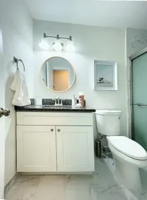 Coastal Gem: Pool, Hot Tub, King Bed, & More - Image 4