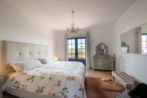 Lys & rummeligt hus i Vineyard-regionen, lige midt på øen - Image 4