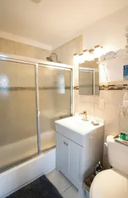 1 mile to beach! Close To Atlantic Ave! Pet friendly! Private Parking 4 cars! - Image 4