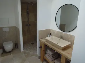 7-person vacation home with reversible air conditioning and outdoor courtyard in the Luberon - Image 3