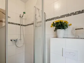 Feusdorf Forest Bungalow - Image 3