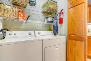 Two-story condo in great location with amazing mountain views - fireplace & W/D - Image 3