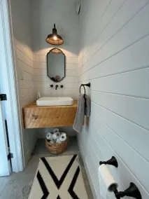 Incredible Cottage on Crystal Lake. Very private on 7 acres - Image 4