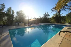 Very Private w/large  Pool, fully air conditioned EV charger, walk to beach - Image 4