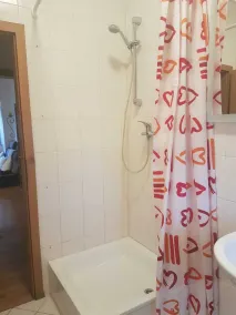 TOP apartamento moderno - recentemente renovado, com varanda - Image 2