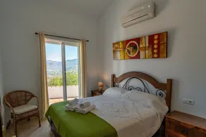 Villa 'Bravo spectacular views' with Lake and Mountain View, Pool, Garden & Wi-Fi - Image 5