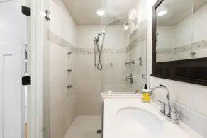 Beautiful Pet Friendly Beach House with Private Backyard Oasis. - Image 3