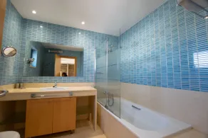 Nuova Villa indipendente di lusso con 4 letti, completa / attrezzata, 8 posti letto, giardino privato / piscina riscaldata - Image 4