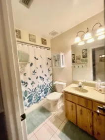 Holly's Hideaway Mt Dora Charming 2/2 i Historic District - Image 3