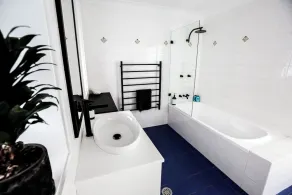Spectacular views and prime location - Image 3