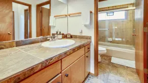 1 Crag-Sunriver, Oregon: Hot Tub, Pet Friendly, BBQ, WiFi, SHARC Aquatics, Tubing Hill, Mt. Bachelor, Golf, Deschutes River, Tennis, Bike Paths - Image 4