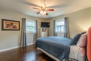 Cozy Connected Duplex Home with Driveway - Image 4