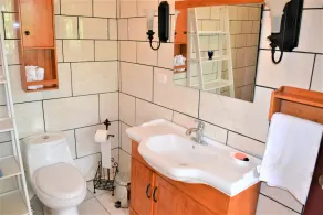 Rent 1 apt for up to 6 guests or both apartments for 12 guests and a discount - Image 2